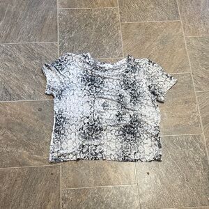 Stylish Women’s Snake Print T-Shirt